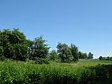 Streuobstwiesen, Berge, wolkenloser Himmel